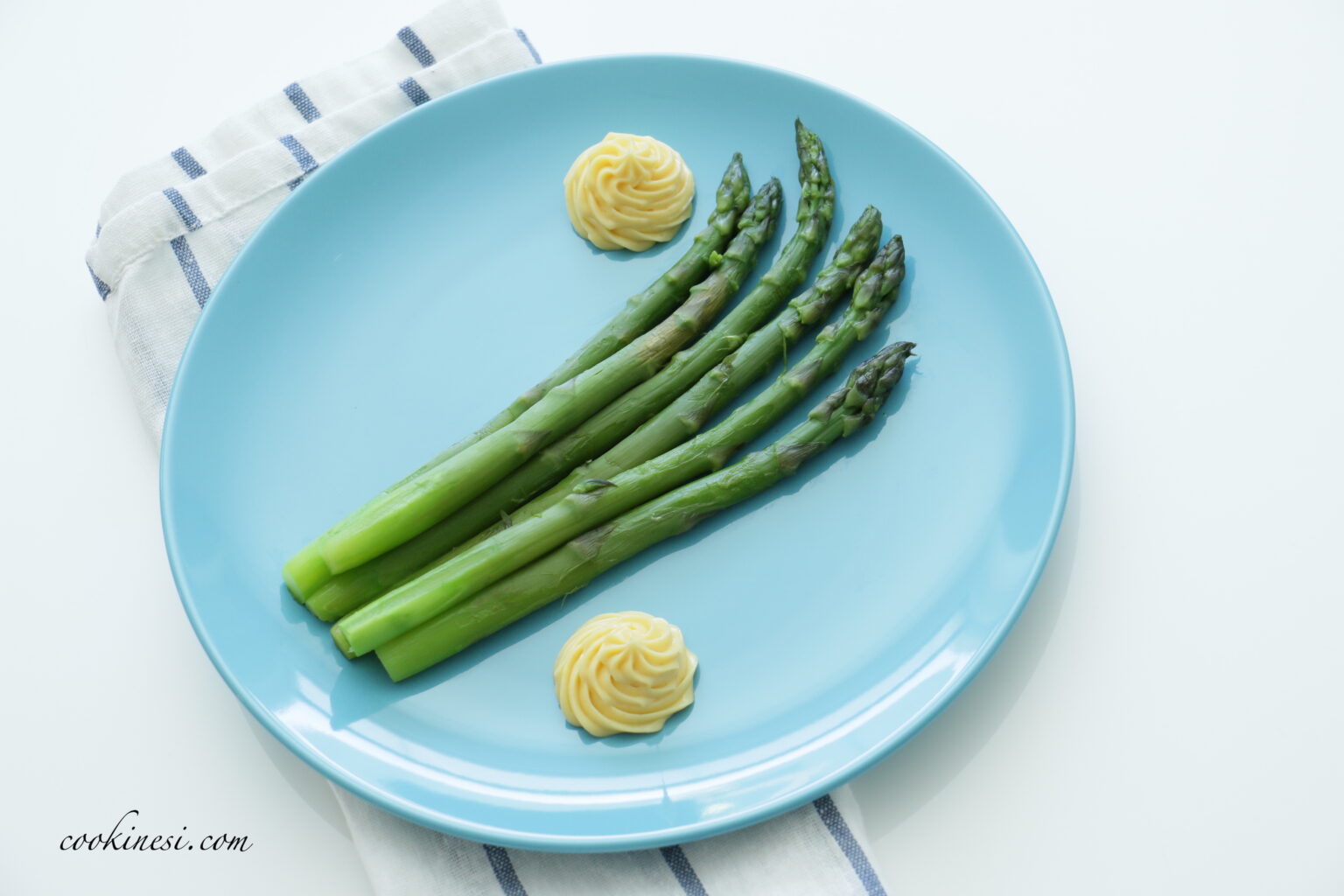 Spargeln mit selber gemachter Mayonnaise Cookinesi