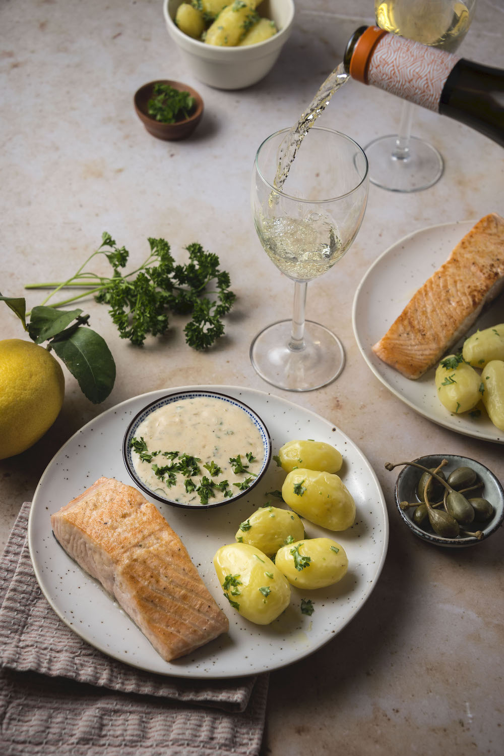 Lachs an Weisswein-Zwiebelsauce - Cookinesi Lachs an Weisswein-Zwiebelsauce - Cookinesi