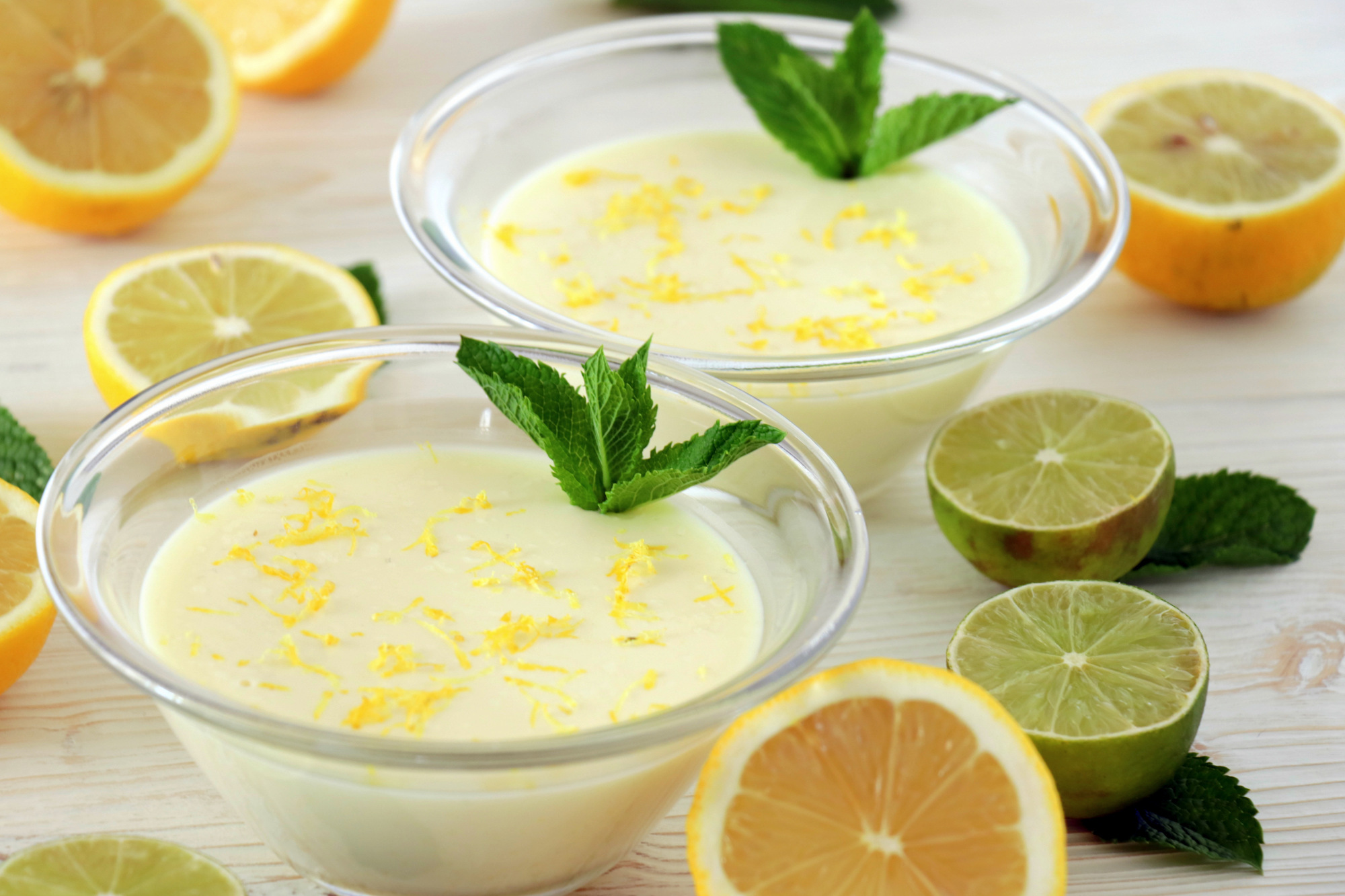 Erfrischende Zitronen Panna Cotta Cookinesi