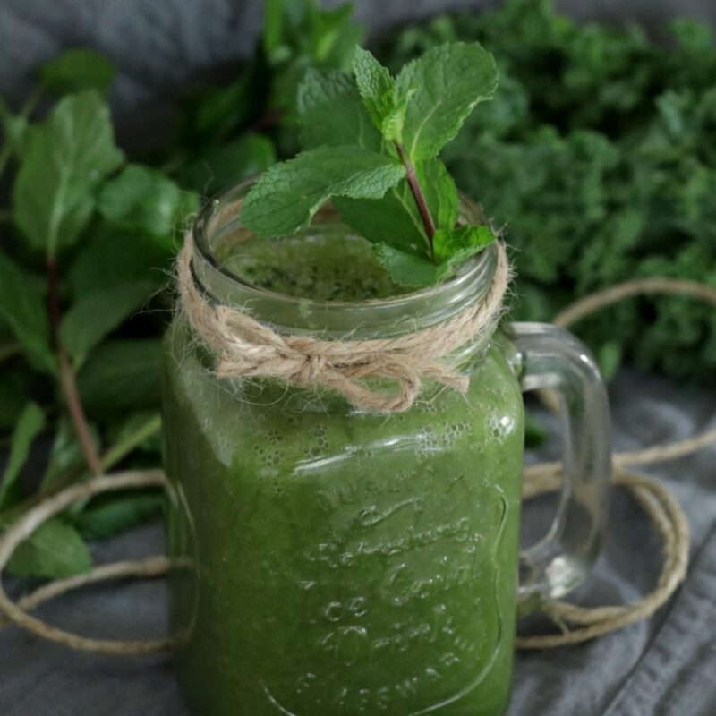 Vitaminbombe: Federkohl-Smoothie mit Apfel &amp; Birne - Cookinesi