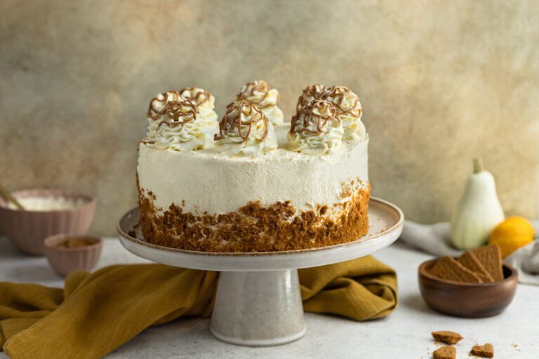Kürbistorte mit Chai-Frischkäse-Frosting - Cookinesi Kürbistorte mit Chai-Frischkäse-Frosting - Cookinesi