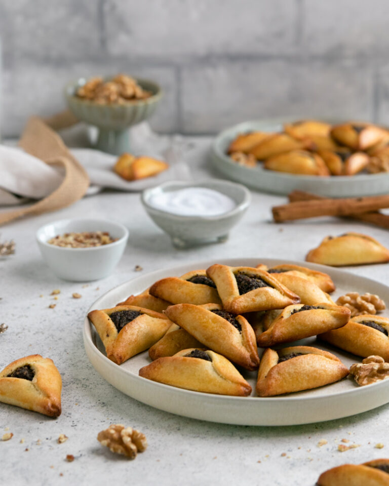 Zuckerfreie Hamantaschen mit Mohnfüllung - Cookinesi Zuckerfreie Hamantaschen mit Mohnfüllung - Cookinesi
