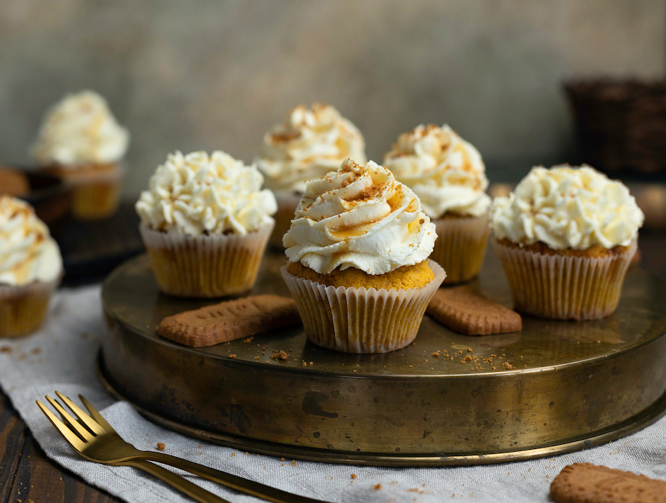 Kürbis-Cupcakes mit Frischkäse-Frosting - Cookinesi Kürbis-Cupcakes mit Frischkäse-Frosting - Cookinesi