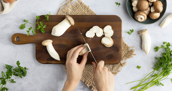 Veganes Zürcher Geschnetzeltes mit Seitan und zweierlei Pilzen - Cookinesi