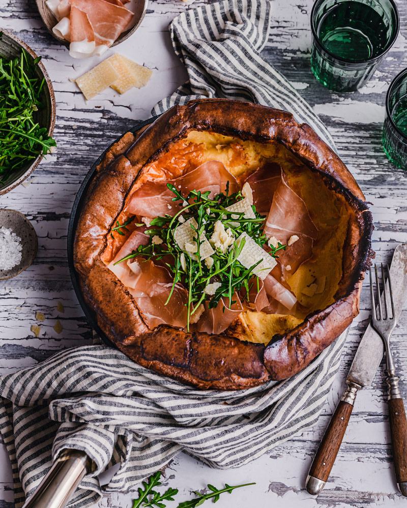 Dutch Baby mit Parmesan und Rohschinken - Cookinesi