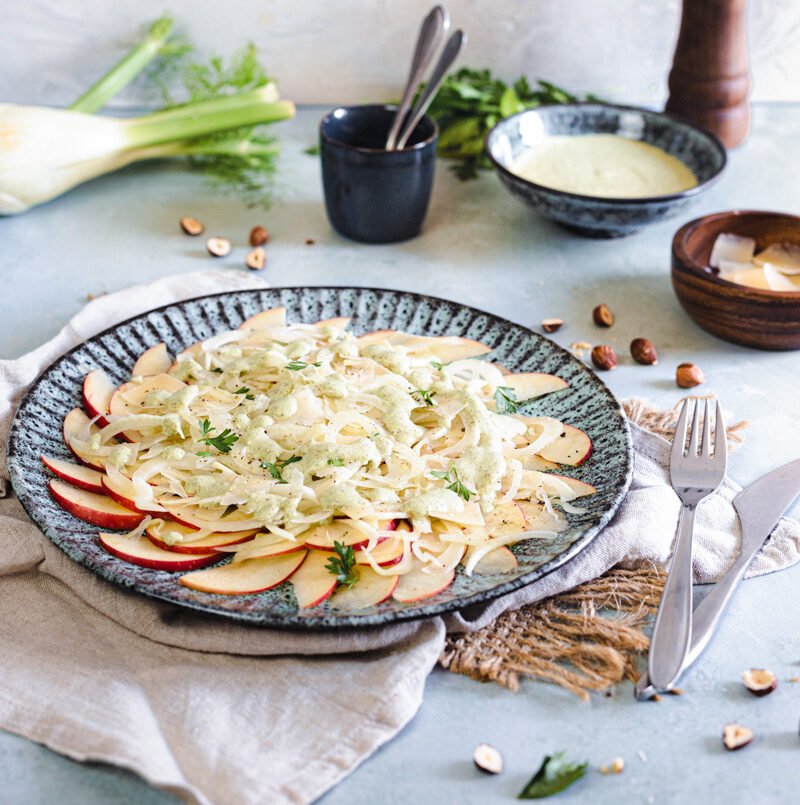 Fenchel-Apfel Carpaccio mit Sbrinz und Nuss-Petersilien Dressing ...